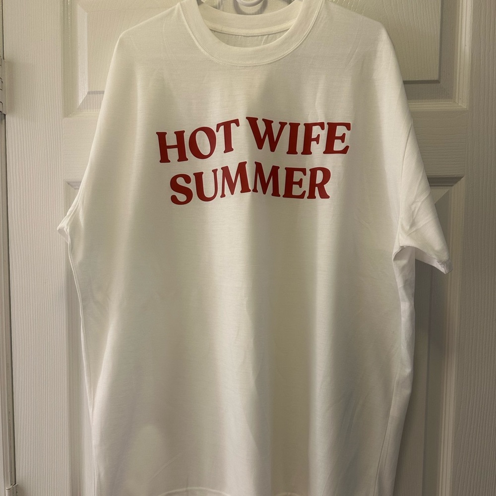 White Graphic Tee "HOT WIFE SUMMER" in Red